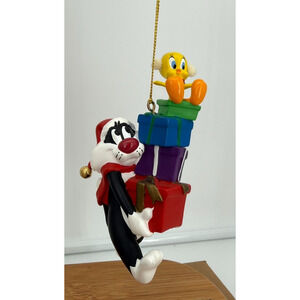 Warner Brothers Studio Looney Tunes Sylvester & Tweety Stacked Presents Ornament